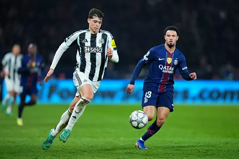 أحرج البطل.. نيوكاسل يجبر باريس سان جيرمان على ملحق دوري أبطال أوروبا